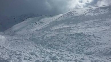 تصویر سه تن بر اثر برف‌کوچ در تخار کشته و زخمی شدند