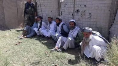 تصویر ۶ تن به اتهام میان‌جی‌گری برای واگذاری پاسگاه‌ها به طالبان بازداشت شدند
