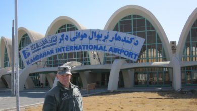 تصویر حمله راکتی بر میدان هوایی کندهار منجر به لغو پروازها شد