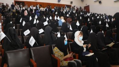 تصویر ده‌ها تن از زنان و دختران در کابل خواستار تحصیل غیر مختلط شدند