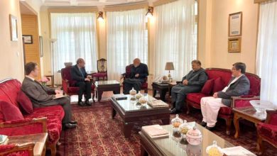 Photo of Karzai and the Russian ambassador in Kabul discussed the current situation in Afghanistan