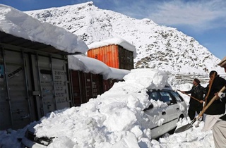 Afganistan’da çığ düşmesi sonucu 12 kişi öldü fotoğrafı