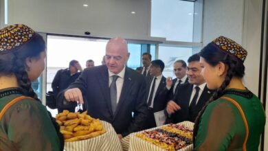 FIFA Başkanı Gianni Infantino Aşkabat’ta fotoğrafı