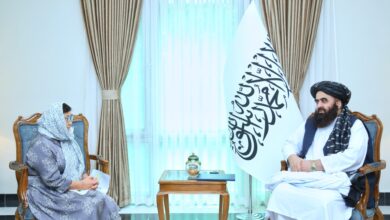 تصویر نماینده سرمنشی سازمان ملل در افغانستان با امیر خان متقی دیدار کرد