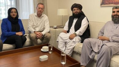 İngiltere’nin Afganistan Büyükelçisi Sohail Shaheen ile Katar’da bir araya geldi fotoğrafı