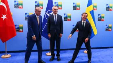 Bir yıllık muhalefetin ardından, Türkiye cumhurbaşkanı İsveç’in NATO’ya katılmasını kabul etti fotoğrafı