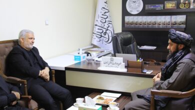 تصویر سفیر ایران در کابل با رئیس خط آهن طالبان دیدار نمود