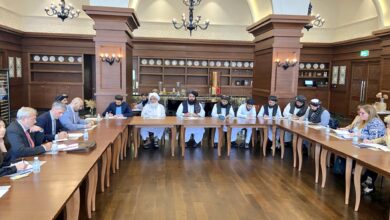 Amir Khan Mutaghi ve beraberindeki heyet, Doha’da farklı ülkelerin büyükelçileriyle bir araya geldi fotoğrafı