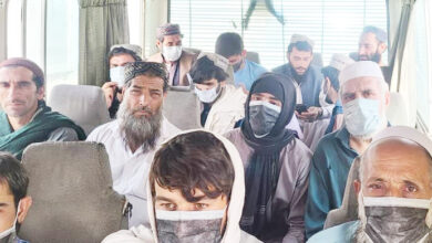 تصویر بیش از ۳۰۰ مهاجر افغان از پاکستان به کشور برگشتند
