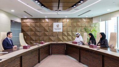 Photo of The Minister of State for International Cooperation of Qatar, Lulu Al-Khater, met with the Ambassador of Uzbekistan to Qatar, Ashraf Khajayev