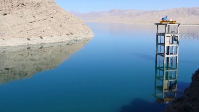 تصویر عیسی بزرگ‌زاده سخن‌گوی صنعت آب ایران گفته که حکومت سرپرست افغانستان به “معاهده تن در دهد” و حق‌آبه این کشور از دریای هلمند را پرداخت کند