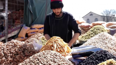تصویر رونق بازار میوه خشک و لباس در آستانه عید فطر