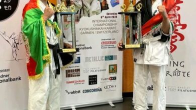 تصویر ورزشکاران مهاجر افغان در بخش کاراته در مسابقات بین‌المللی سویس به مقام‌های قهرمانی و نایب قهرمانی، دست یافتند