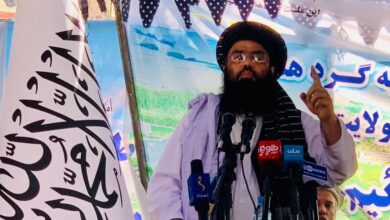 تصویر مولوی عبدالکبیر در یک نشست مردمی در پنجشیر گفته است که حکومت سرپرست به دلیل نداشتن امکانات هوایی، قادر به کنترل گشت‌زنی هواپیماهای بی‌سرنشین نیست