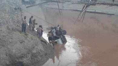 تصویر سقوط موتر از پل در ارزگان هشت کشته برجای گذاشت 