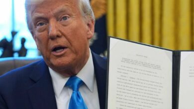 Photo of Trump signs executive order to revive ‘maximum pressure’ policy on Iran