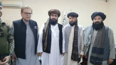 تصویر کمیساران افغانستان و پاکستان در تورخم نشست ویژه برگزار کردند