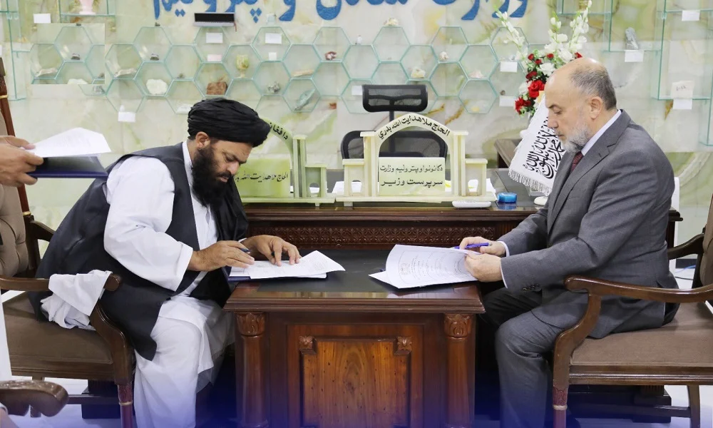 Photo of Mines ministry inks contract with Turkish firm for drilling 3 gas wells in Jawzjan