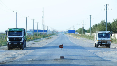 تصویر آغاز پروژه قیرریزی و تزئین سرک میدان هوایی مزارشریف 