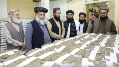 تصویر سوزاندن بانکنوت‌های کهنه به ارزش بیش از یک میلیارد افغانی در کابل 