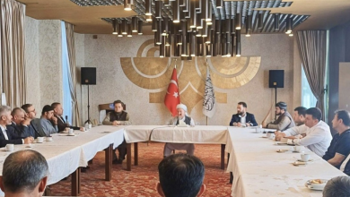 تصویر سفیر امارت اسلامی در انقره با شماری از تاجران افغان مقیم ترکیه دیدار کرد