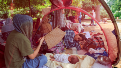 Photo of Evicted Afghan Refugees Huddle in Islamabad Park, Dreading Return Home