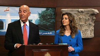 تصویر توهین فرستاده ویژه آمریکا به خبرنگاران لبنانی در کاخ بعبدا جنجال آفرید 