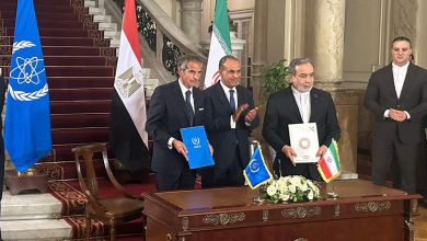 تصویر امضای توافق‌نامه ایران و سازمان بین‌المللی انرژی اتمی برای ازسرگیری همکاری‌ها 