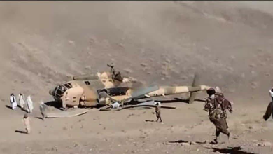 تصویر وزیر معادن و والی غور از سقوط هلیکوپتر در ولسوالی تولک جان سالم به در بردند 