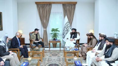 تصویر دیدار نماینده ویژه ترامپ در امور زندانیان با متقی در کابل: تمرکز بر روابط دوجانبه و زندانیان 