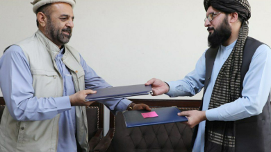 تصویر امضای چهار تفاهم‌نامه همکاری به ارزش ۹۶۶ هزار و ۸۶۱ دالر در وزارت امور مهاجرین 