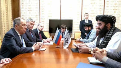 تصویر دیدار متقی با لاوروف: تقویت روابط دوجانبه و مخالفت با پایگاه‌های خارجی در افغانستان 