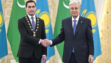 Photo of Kassym-Jomart Tokayev awards Serdar Berdimuhamedov Altyn Qyran Order