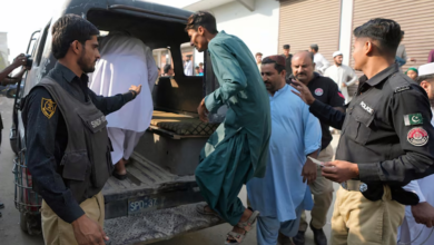 Photo of Afghan refugees face record detentions in Pakistan, UNHCR warns