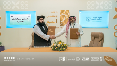 تصویر قراردادهایی برای ارائه خدمات به حاجیان افغان در سال ۱۴۴۷ قمری با دو شرکت و یک شفاخانه عربستان سعودی امضا شد.