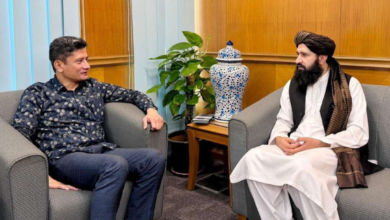 تصویر سفیر امارت اسلامی با مقام مالیزیایی دیدار وگفتوگو کردند