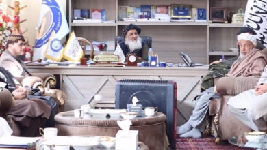 تصویر ملا محمد عیسی ثانی، وزیر فواید عامه با بولنت بیلگی، نماینده شرکت‌های ساختمانی ترکیه دیدار کرده است.