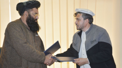 تصویر امضای دو توافق‌نامه به ارزش بیش از ۵۱۵ هزار دالر در وزارت مهاجرین 