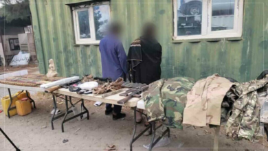 تصویر کشف مجسمه سنگی و مقداری مهمات در کاپیسا؛ دو نفر بازداشت شدند 