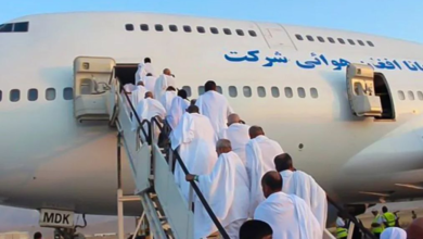 تصویر امضای قرارداد انتقال حجاج سال ۱۴۴۷ با شرکت های هوایی آریانا افغان و کام‌ایر