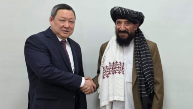 تصویر دیدار سرپرست سفارت افغانستان در بیشکک با یک مقام وزارت خارجه قرغیزستان