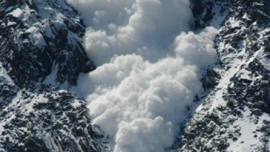 تصویر برف‌کوچ در ولسوالی واما نورستان؛ دو کشته و چهار زخمی