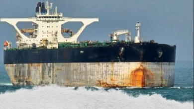 تصویر توقیف دو کشتی حامل مواد نفتی مرتبط با ونزوئلا توسط آمریکا؛ مسکو اقدام علیه کشتی با پرچم روسیه را محکومکرد