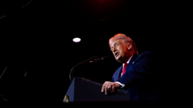 تصویر ترامپ فرمان خروج آمریکا از ۶۶ سازمان بین‌المللی را امضا کرد