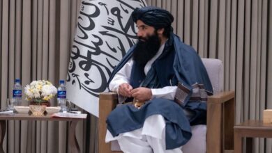 تصویر خلیفه سراج‌الدین حقانی با معاون سرمنشی سازمان ملل در امور صلح و سیاسی دیدار کرد 