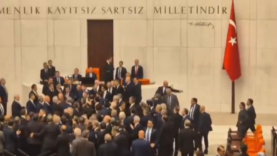 تصویر درگیری شدید در پارلمان ترکیه بر سر انتصاب وزرای جدید داخله و عدلیه