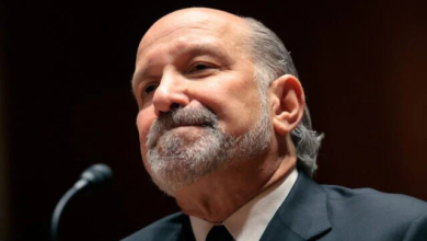 تصویر وزیر تجارت آمریکا به حضور در جزیره اپستین اعتراف کرد؛ ایمیل‌ها ارتباطات پس از ۲۰۰۵ را نشان می‌دهند