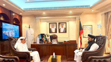 تصویر دیدار سرپرست سفارت افغانستان در عمان با سفیر کویت؛ گفت‌وگو درباره خدمات کنسولی و تحویل سفارت