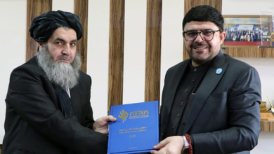 تصویر اترا قرارداد ساخت ۸ سایت مخابراتی جدید را با افغان بیسیم و افغان تیلی‌کام امضا کرد