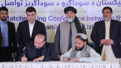 تصویر امضای تفاهم‌نامه‌های همکاری به ارزش ۶۱۴.۸۰ میلیون دالر میان افغانستان و اوزبیکستان 